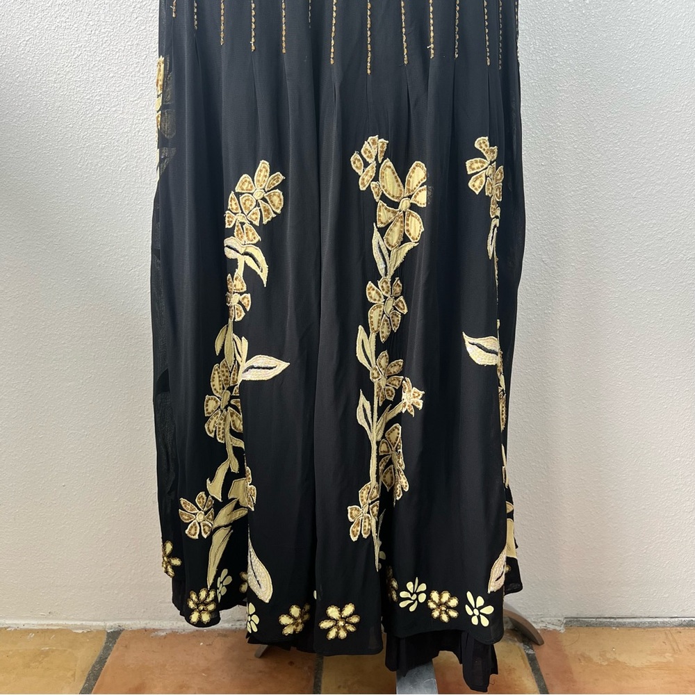 Elegant Black And Gold Floral Skirt View 3